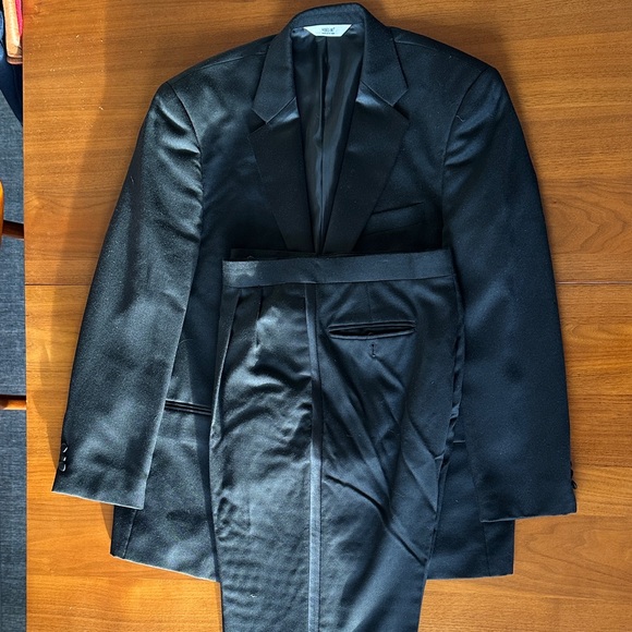 Classic Versini Black Tuxedo Suit for Men